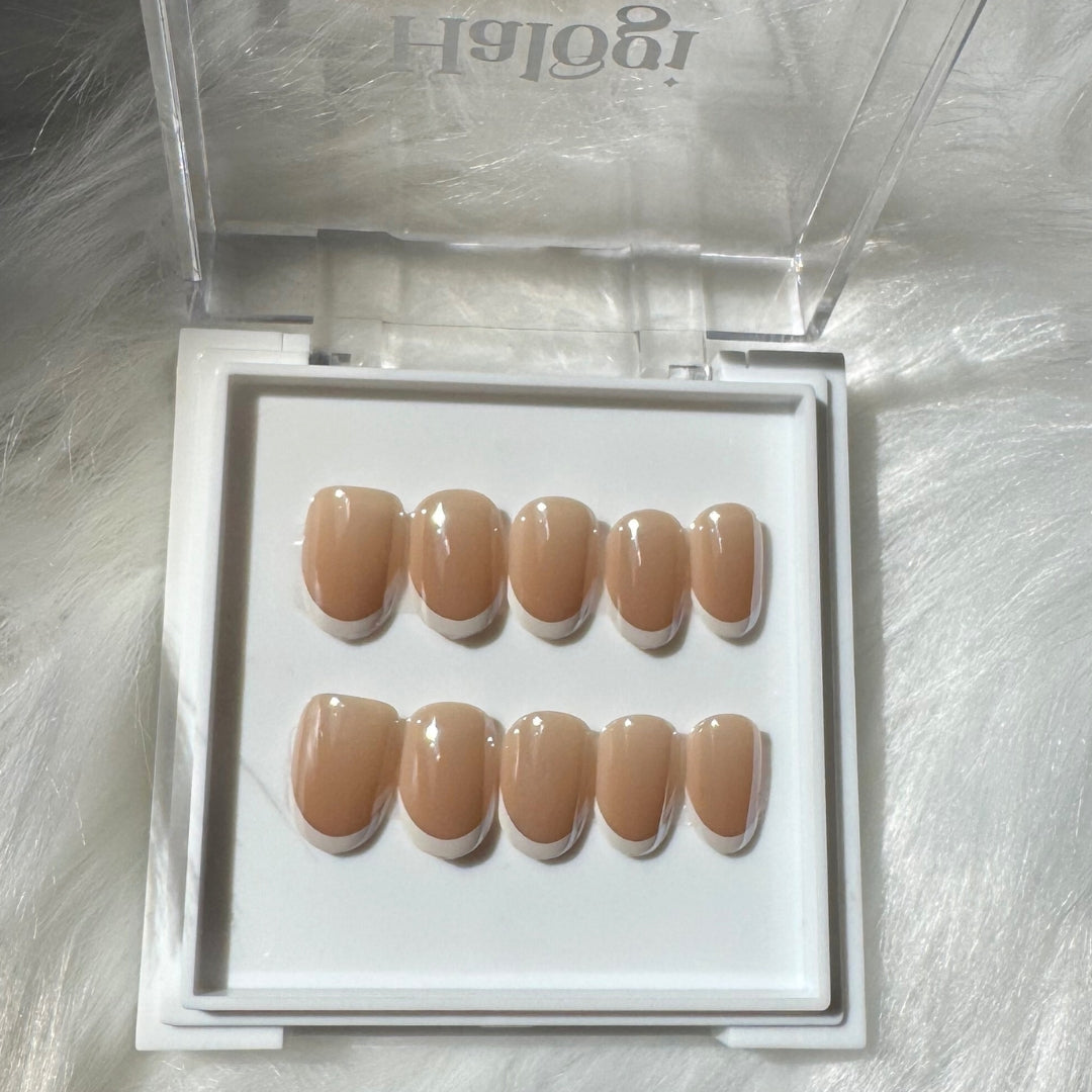 Luminous French - Pearly Nude Press-On Nails with Thin White French Tips
Includes 30 piece press-on nails
