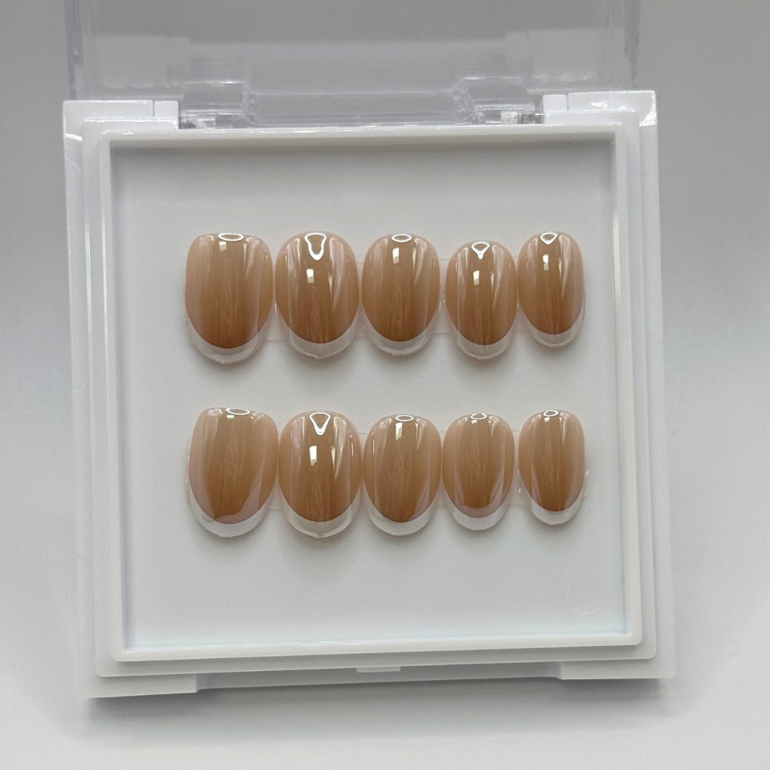 Luminous French - Pearly Nude Press-On Nails with Thin White French Tips
Includes 30 piece press-on nails