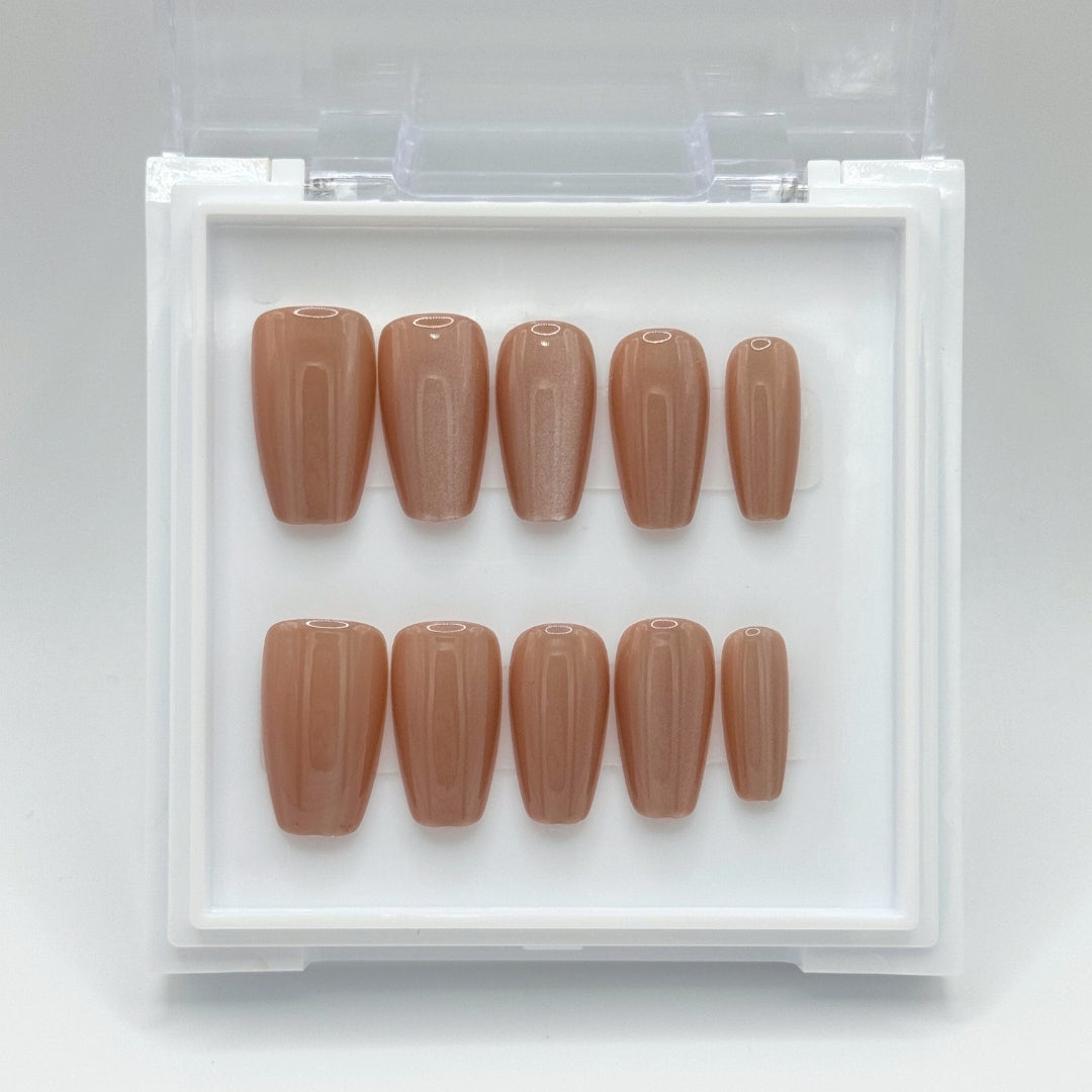 Velvet Beam - Deep Nude Cat-Eye Press-On Nails
Includes 30 piece press-on nails