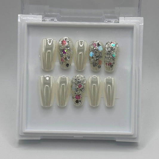 Glimmering Bliss - Pearly Shimmer Soft White Press-On Nails with Glitter
Includes 30 piece press-on nails