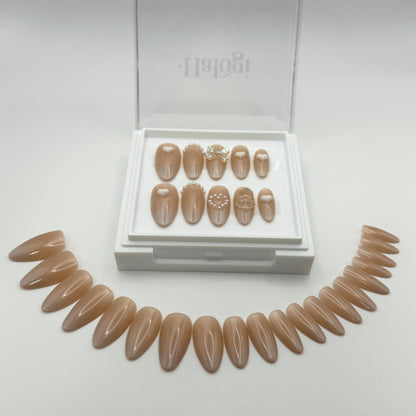 Pearl of My Heart - Nude Press-On Nails with Pearl Accents & White Heart
Includes 30 piece press-on nails
