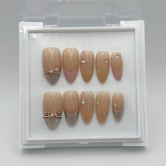Luxe Dazzle - Nude Press-On Nails with Baby Pink or Shimmery Metallic
Includes 30 piece press-on nails