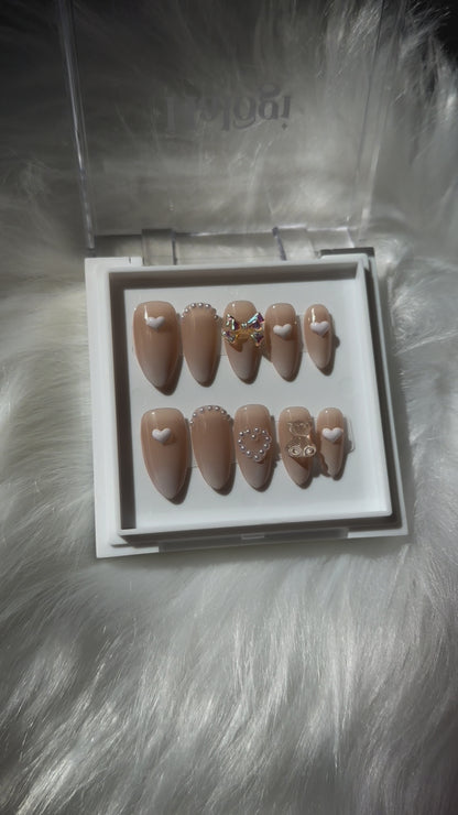 Pearl of My Heart - Nude Press-On Nails with Pearl Accents & White Heart
Includes 30 piece press-on nails